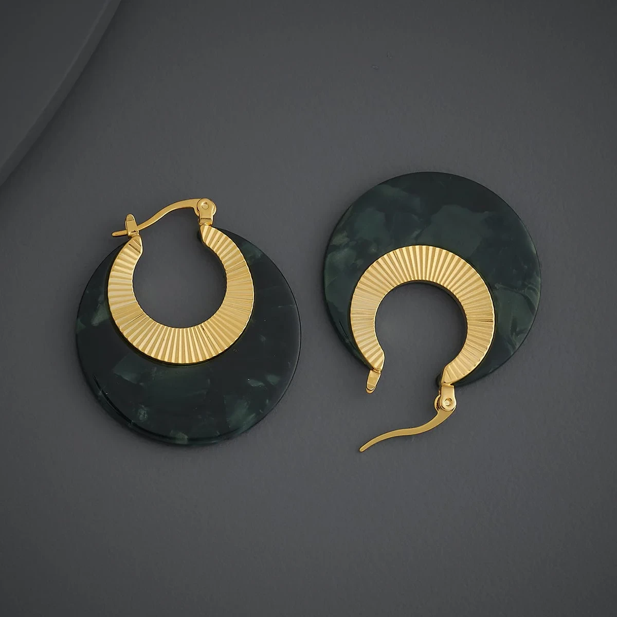 Trendy Earring Gold Polish Green Stone 1862