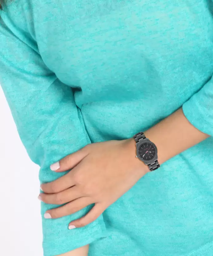 Tiya Women Black Analogue Watch