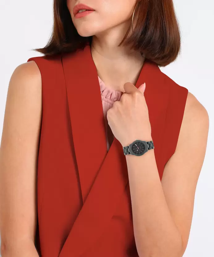 Tiya Women Black Analogue Watch