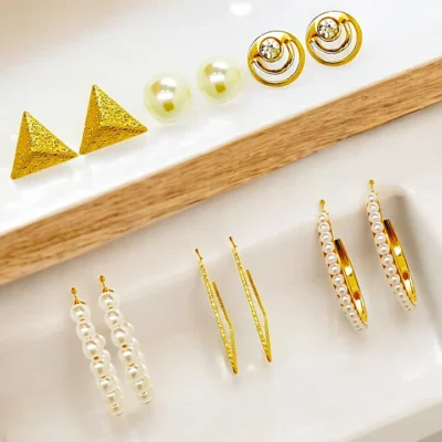 Tiya”S Gold Plated Studs & Hoops Combo Earrings