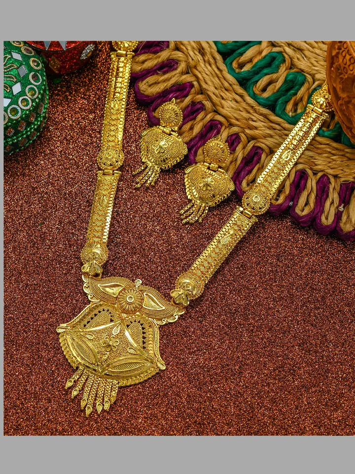 Tiya"s Luxurious Gold Plated Necklace Set