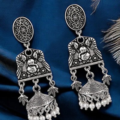 Tiya”S Silver Oxidised Pearl Earrings