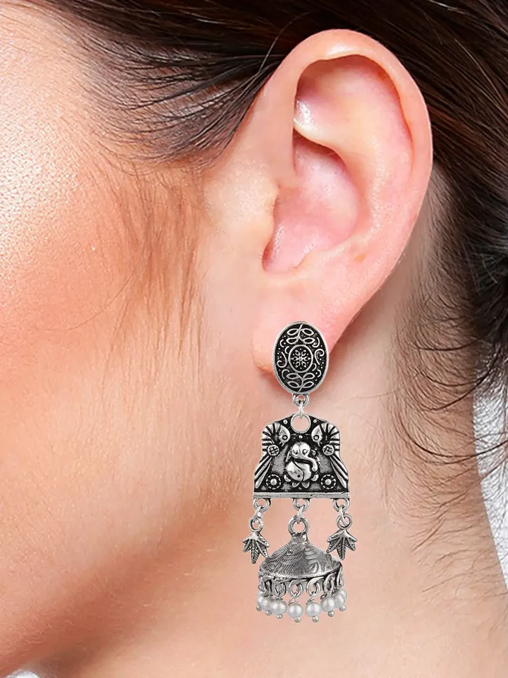 Tiya"S Silver Oxidised Pearl Earrings